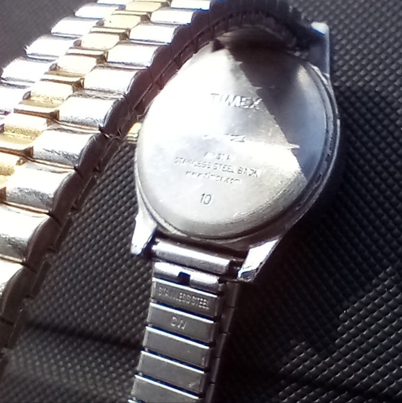 Vintage TIMEX Mother of Pearl Womans Silver Watch - Picture 2 of 4